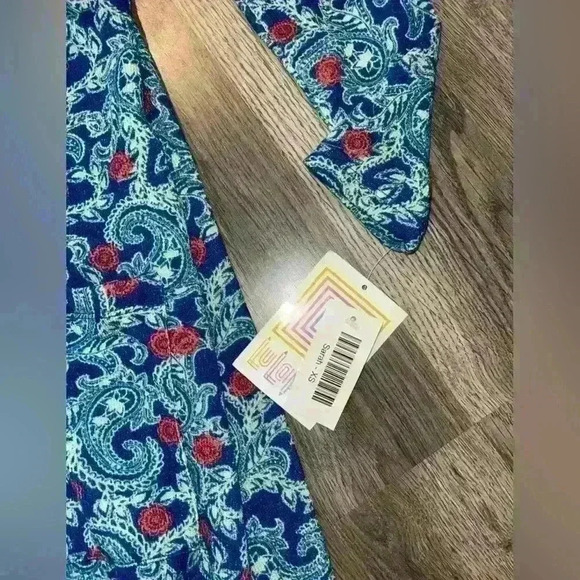 LuLaRoe Sarah Long Sweater - Picture 2 of 2